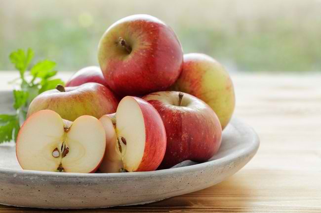 The Multifaceted Benefits of Apples: A Comprehensive Look